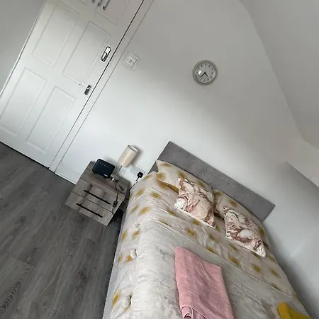 Apartment Studio And 1 Bedroom Apartments Roundhay Rd