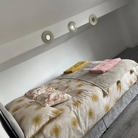 Apartment Studio And 1 Bedroom Apartments Roundhay Rd Leeds (West Yorkshire)
